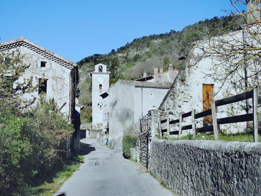 Montclar-sur-Gervanne Gite Le Chaudron 1 A 7Pers Avec Piscineヴィラ エクステリア 写真